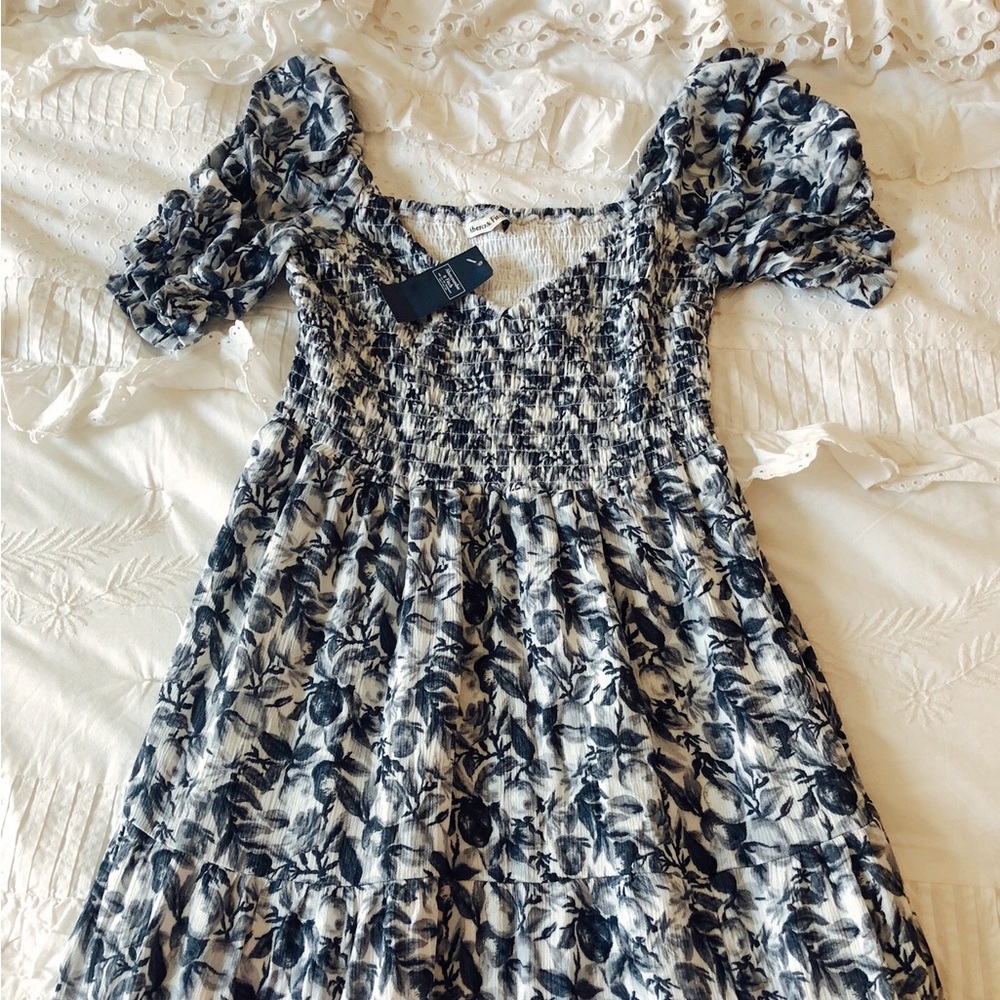 women’s blue Abercrombie dress size large (not nwt)